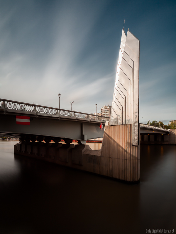 http://www.onlylightmatters.com//wp-content/uploads/2013/11/5DII13940_Bridge_s800.jpg